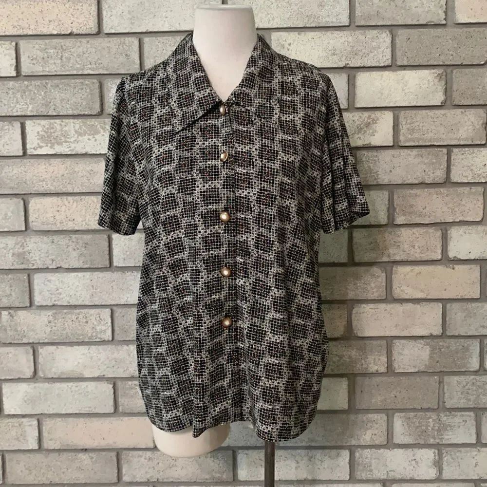 3for$20 blouse button front fits small